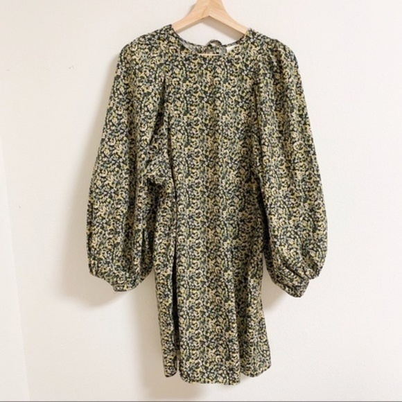 Floral long oversized puffy sleeves dress - Picture 6 of 6